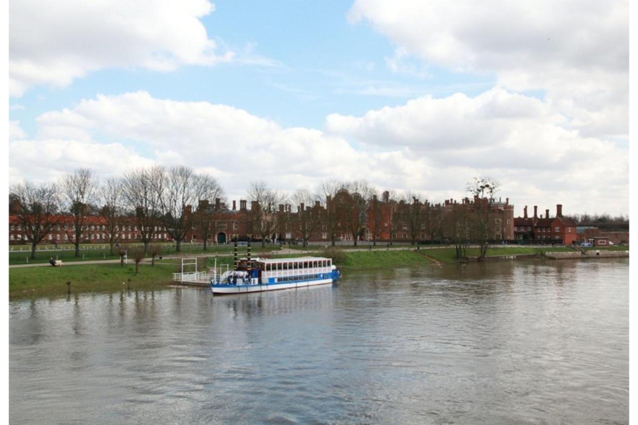 إيست موليسي Hampton Court Hotel المظهر الخارجي الصورة