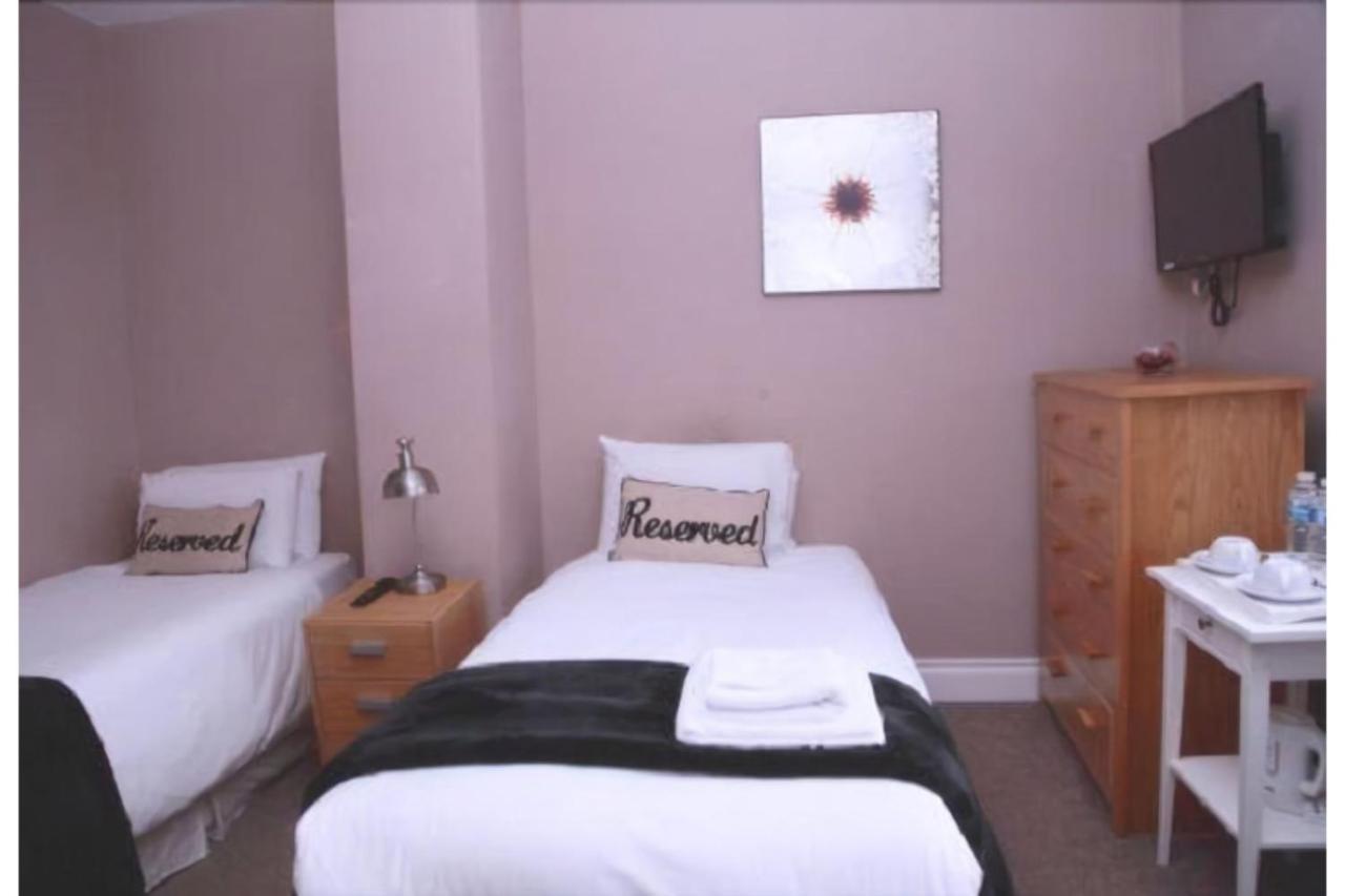 إيست موليسي Hampton Court Hotel المظهر الخارجي الصورة
