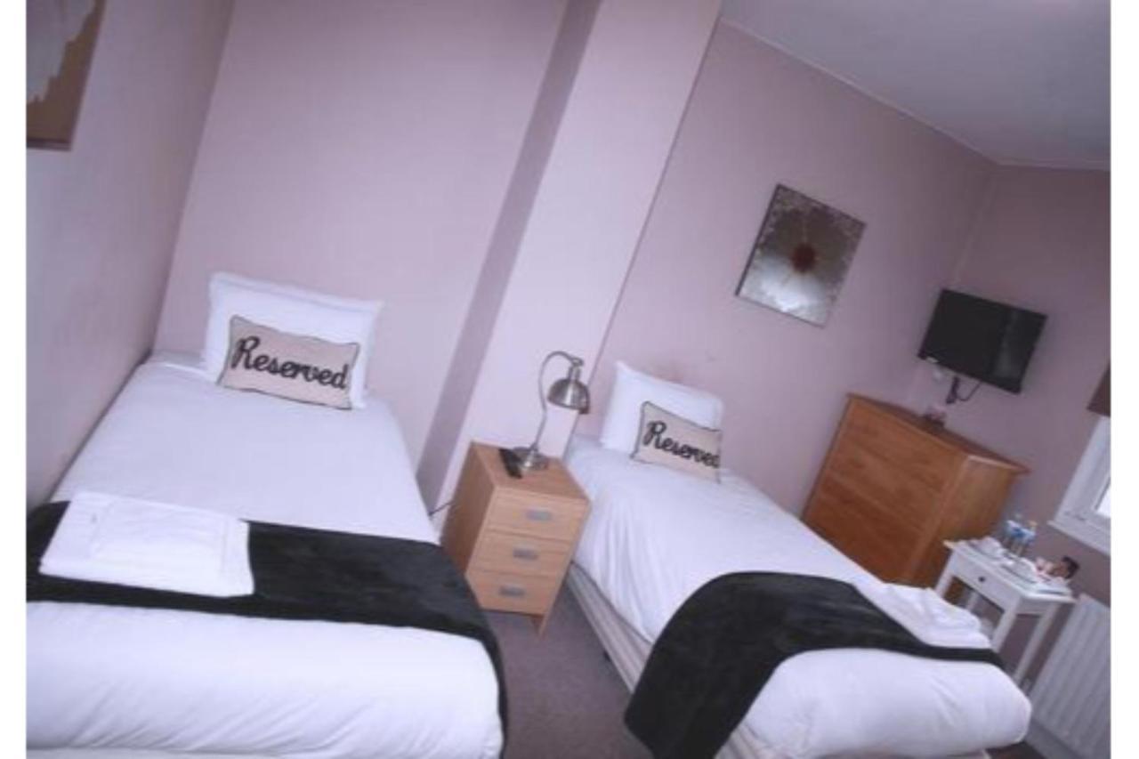 إيست موليسي Hampton Court Hotel المظهر الخارجي الصورة