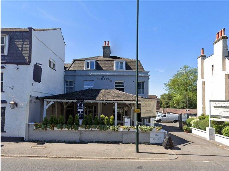 إيست موليسي Hampton Court Hotel المظهر الخارجي الصورة